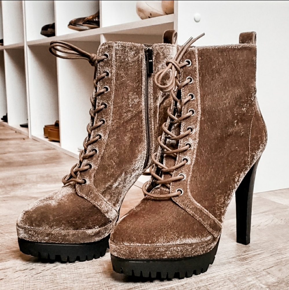 ALDO SUEDE NEVER WORN PLATFORM BOOTIES